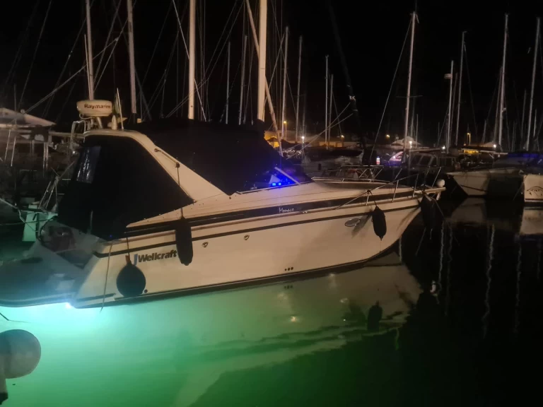 Rent a Wellcraft Monaco Italy