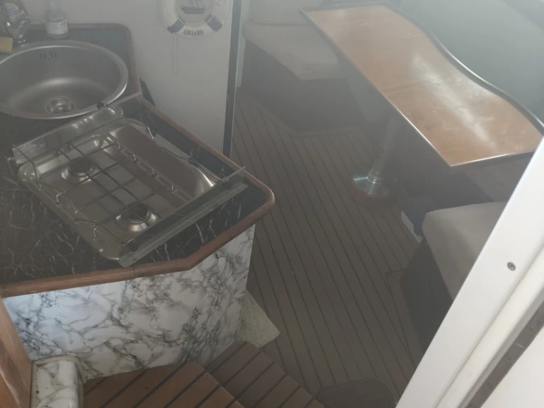 Motorboat for rent Italy at the best price