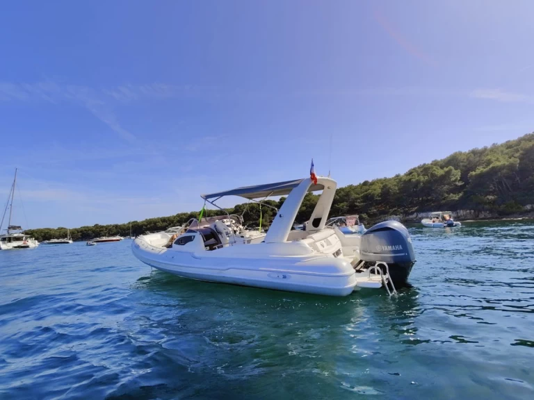 Marco E-Motion 29’ in Mandelieu-la-Napoule on SamBoat