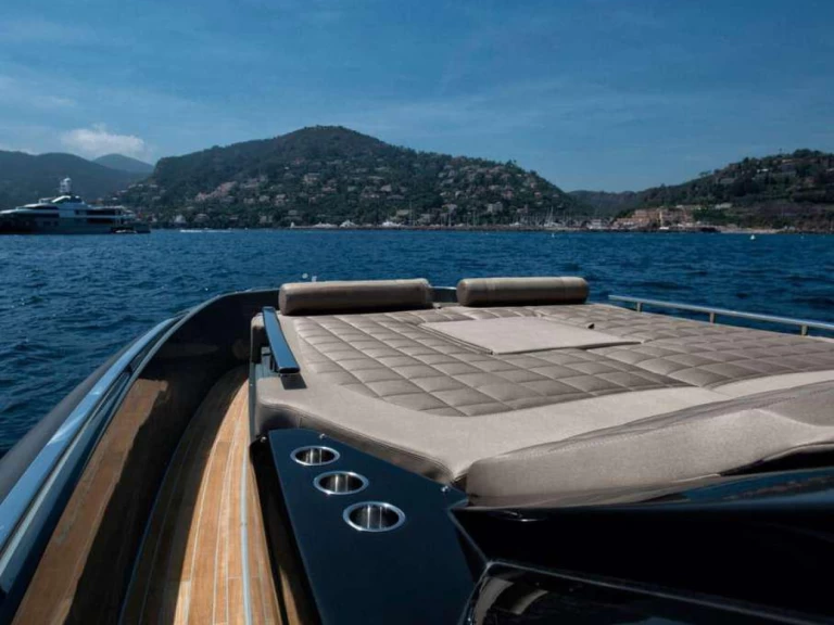 Rent a Sacs REBEL 47 Cannes