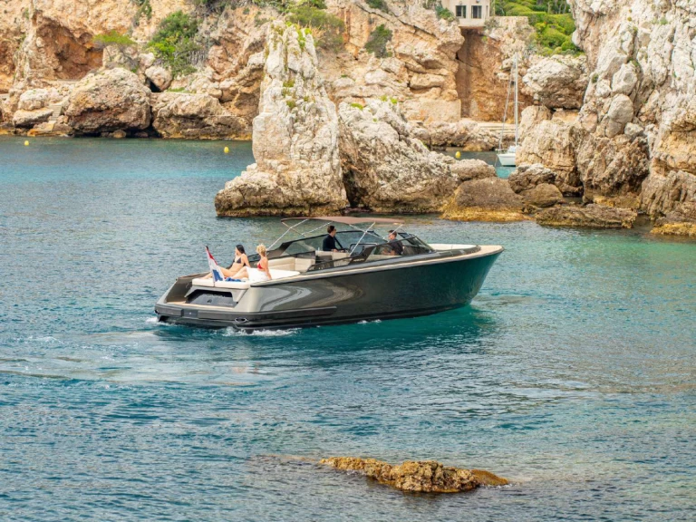 Rent a Reborn Bowrider 38 Cannes