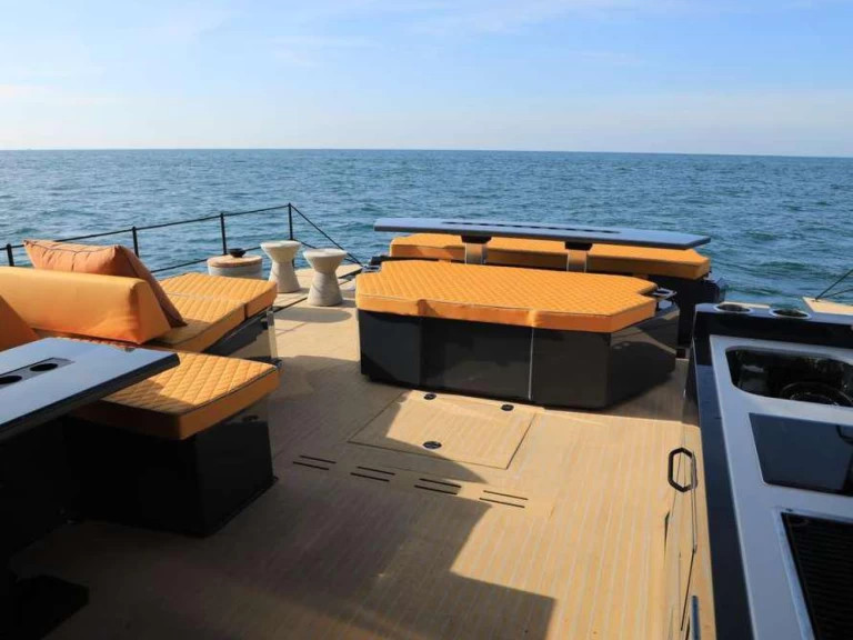 Motorboat for rent Cannes at the best price