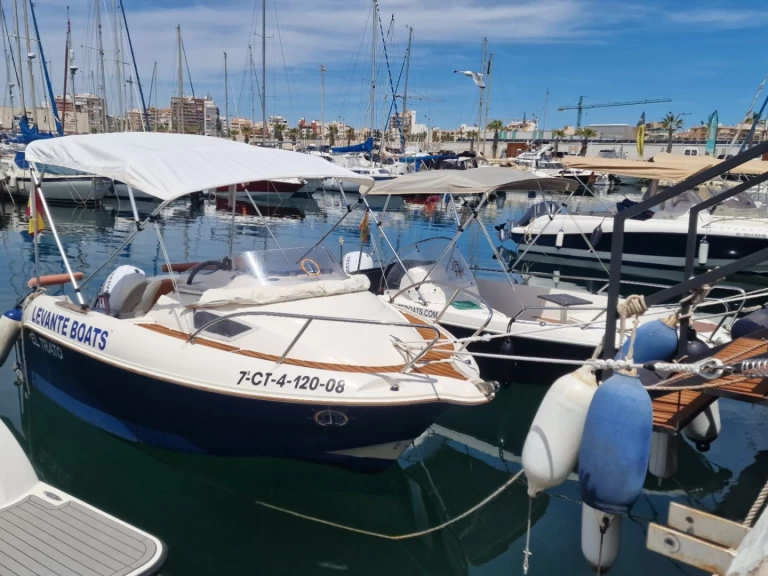 Boat rental Quicksilver 470 Cruiser in Torrevieja on Samboat