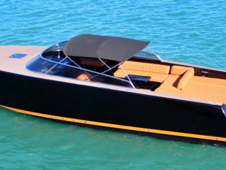 Bareboat Rental Motorboat VanDutch with a boat licence