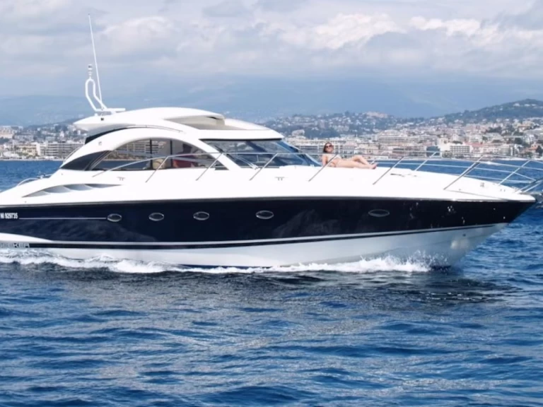 Bareboat Rental Motorboat Sunseeker with a boat licence