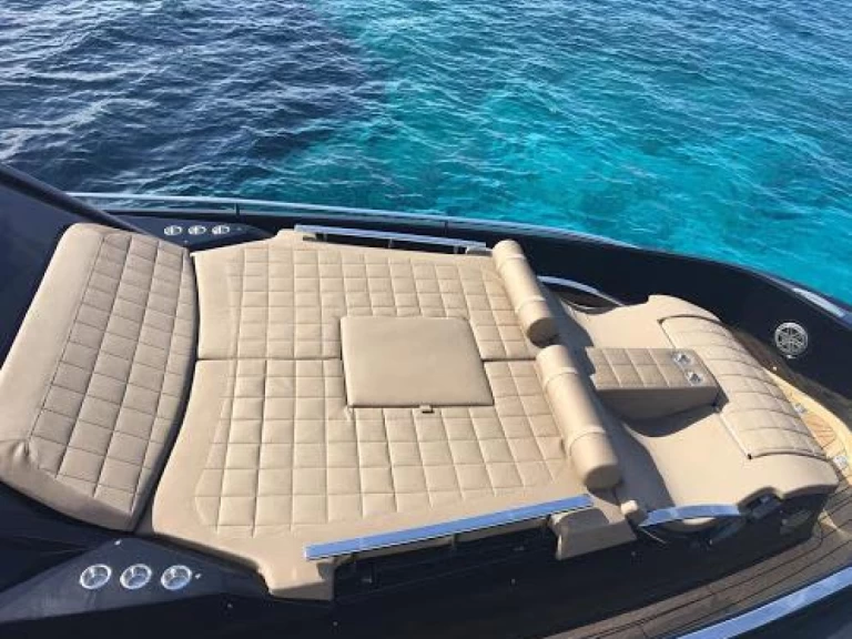 Bareboat Rental Motorboat Sacs with a boat licence