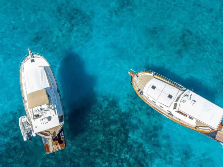 Bareboat Rental Luxury Yacht Menorquin with a boat licence