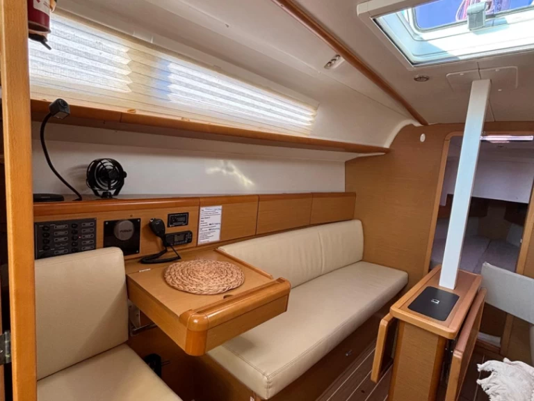 Sailboat rental in Gouvia - Jeanneau Sun Odyssey 33i