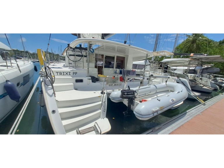 Yacht charter Le Marin cheap Lagoon 400 S2