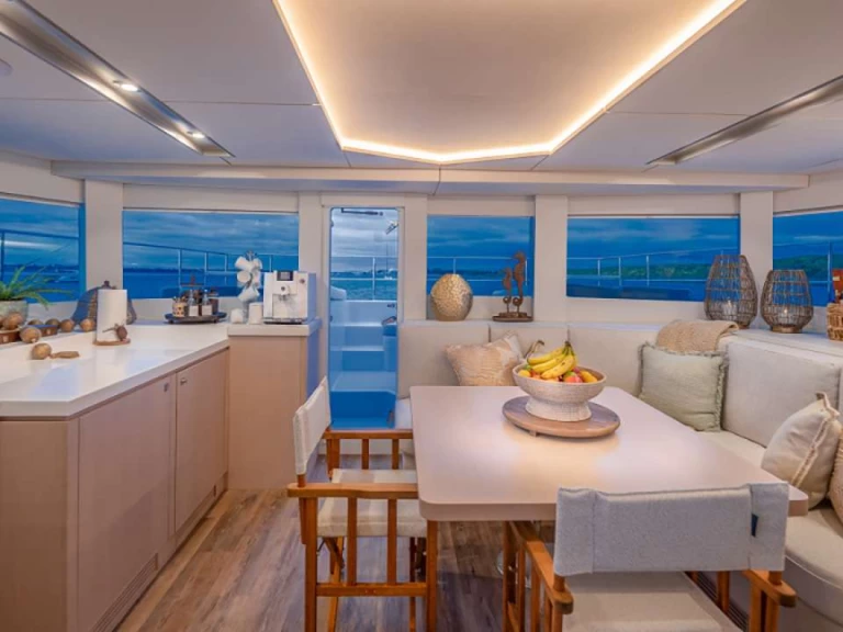 Luxury Yacht rental with or without captain Two Oceans Bahamas