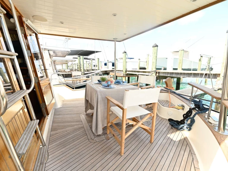 Boat rental Menorquin Buccara XV in Bahamas on Samboat