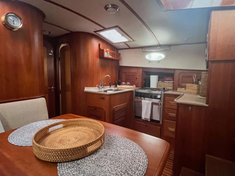 Bareboat Rental Luxury Yacht Hinckley with a boat licence