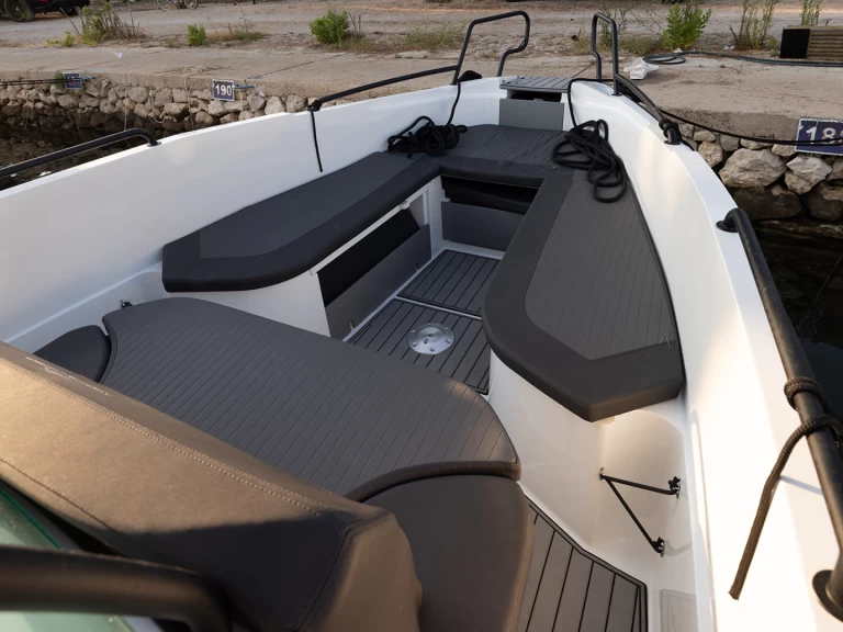 Motorboat rental in Šibenik - Northmaster Northmaster 685 Cruiser