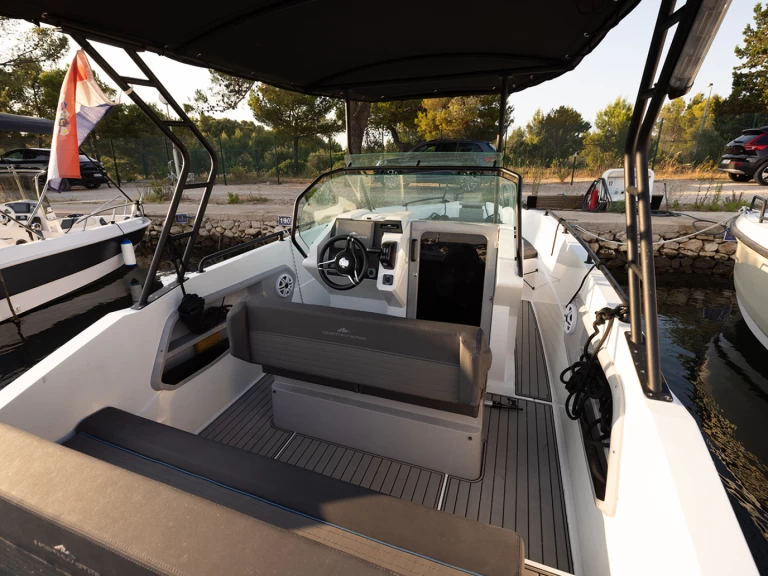 Boat rental Northmaster Northmaster 685 Cruiser in Šibenik on Samboat