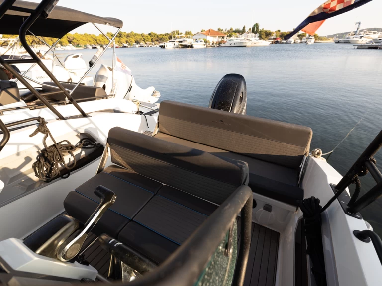 Bareboat Rental Motorboat Northmaster with a boat licence