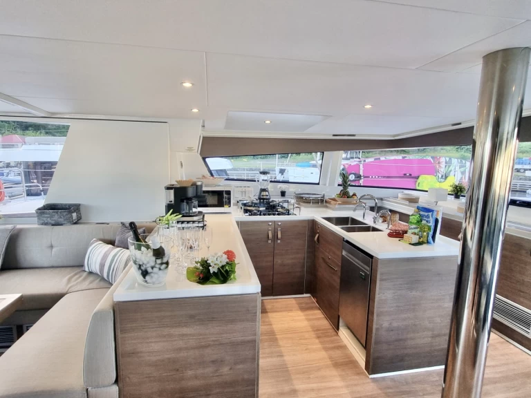 Yacht charter Parham Town cheap Bali 5.4