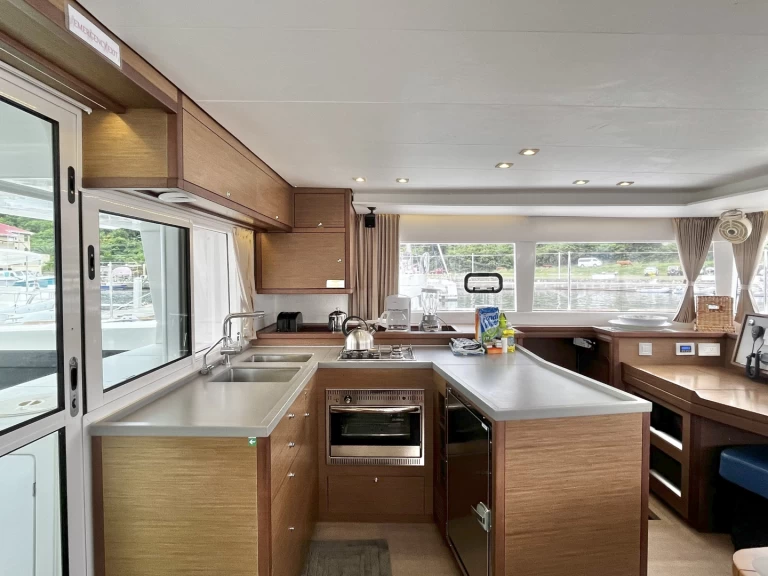 Yacht charter Parham Town cheap Lagoon 450 F