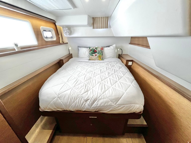 Bareboat Rental Catamaran Lagoon with a boat licence