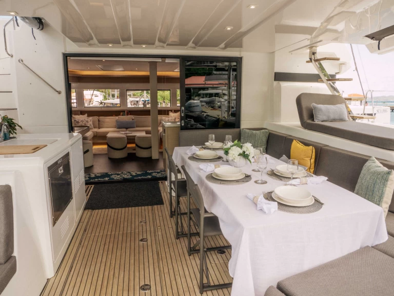 Yacht charter Parham Town cheap Lagoon 55 - 4 cab.