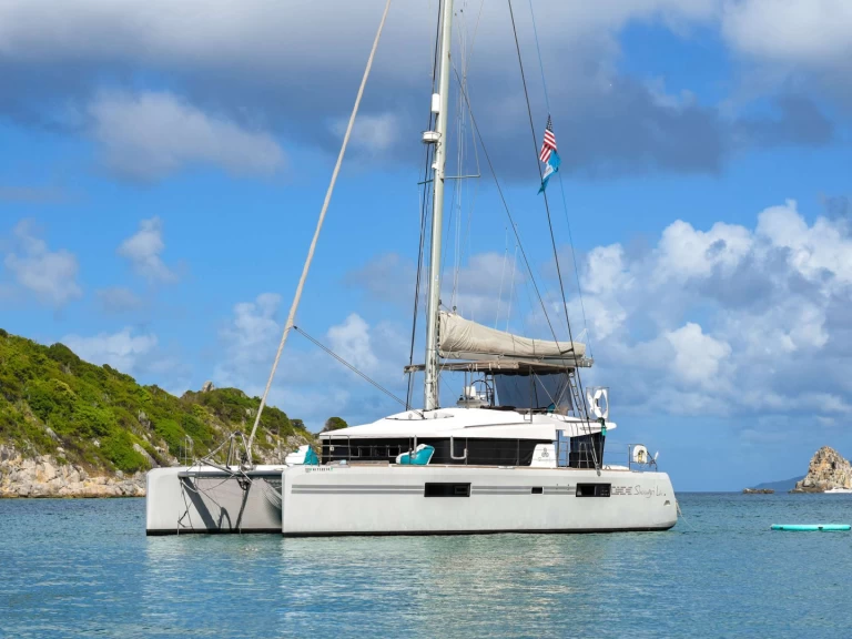 Bareboat Rental Luxury Yacht Lagoon with a boat licence