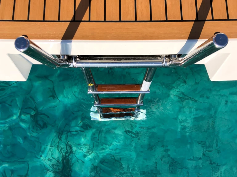 Luxury Yacht for rent Cannes at the best price