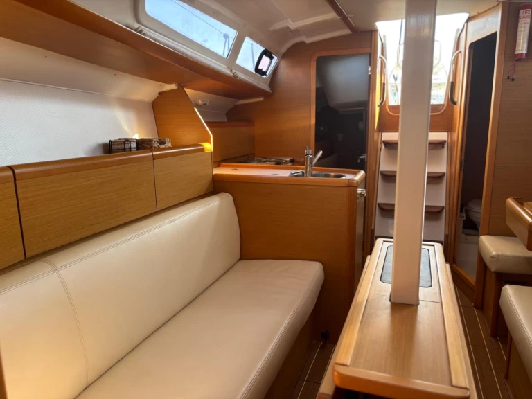 Jeanneau Sun Odyssey 33i charter bareboat or captained in  Gouvia