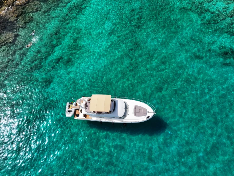 Rent a Prestige Jeanneau Prestige 46 Fly Split