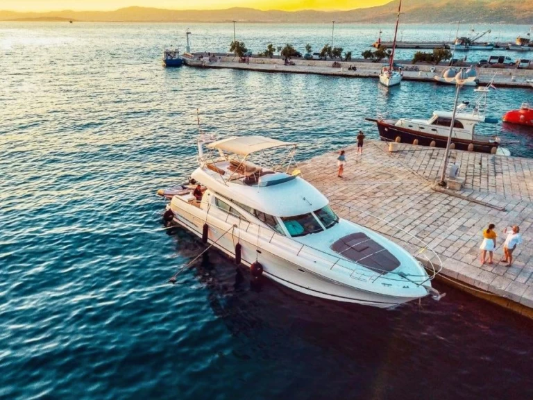 Motorboat rental in Split - Prestige Jeanneau Prestige 46 Fly