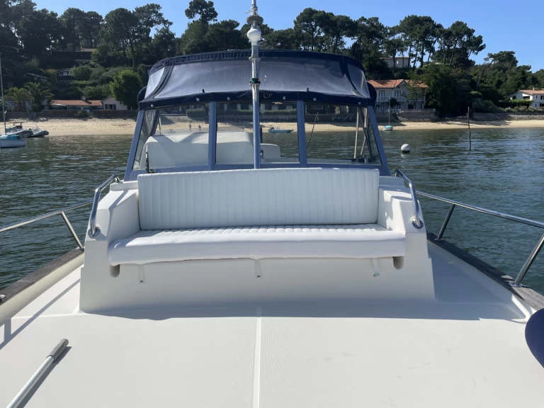 Boat rental Rhea Rhea in Arcachon on Samboat