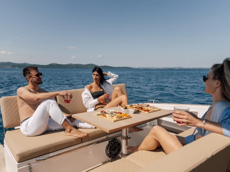 Vicenzo LW 37 in Zadar on SamBoat