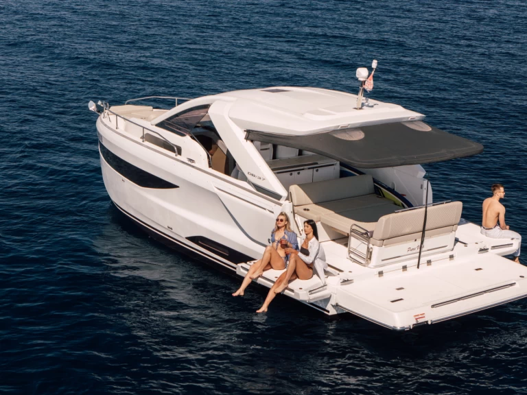 Boat rental Jeanneau DB/37 in Zadar on Samboat