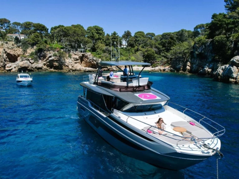 Prestige X60 in Juan-les-Pins on SamBoat
