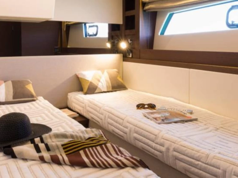 Bareboat Rental Motorboat Prestige with a boat licence