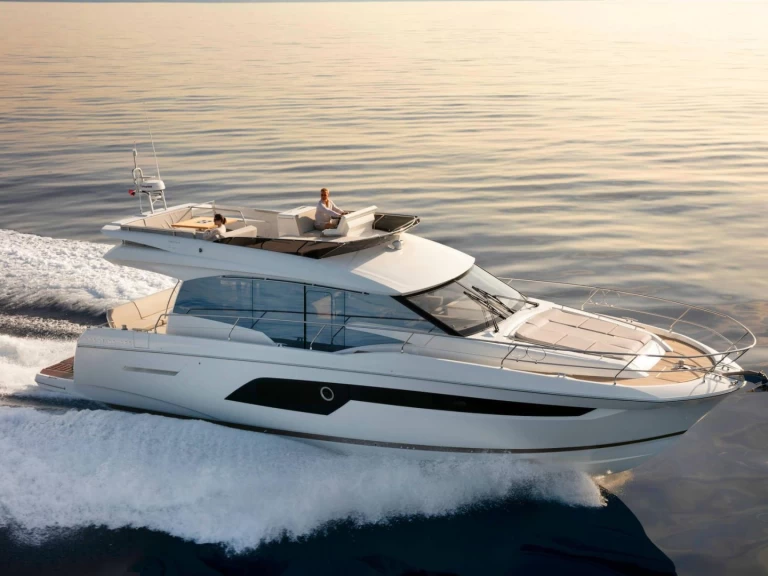 Bareboat Rental Motorboat Prestige with a boat licence
