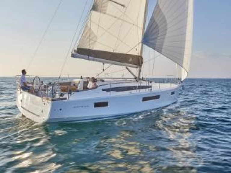 SUN ODYSSEY 410 NEW SUN ODYSSEY 410 NEW charter bareboat or captained in  Hyères
