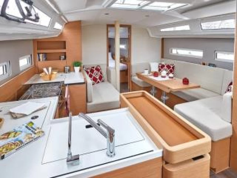 SUN ODYSSEY 410 NEW SUN ODYSSEY 410 NEW in Hyères on SamBoat