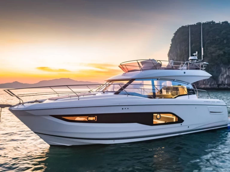 Motorboat for rent Juan-les-Pins at the best price