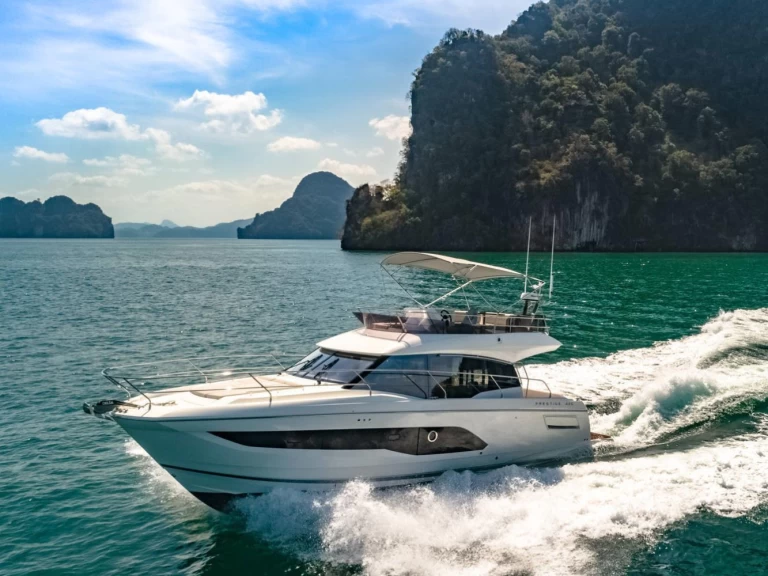 Rent a Prestige Prestige 420 Fly Juan-les-Pins