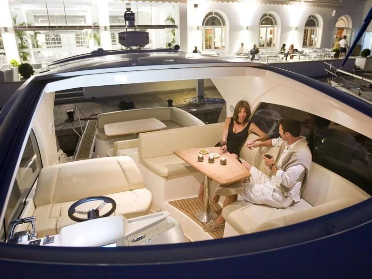 Bareboat Rental Motorboat Prestige with a boat licence