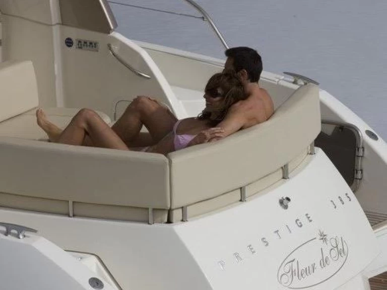 Motorboat rental with or without captain Prestige Juan-les-Pins