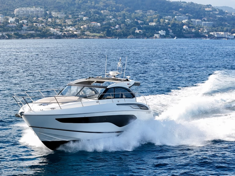 Boat rental Princess Princess V50 in Golfe-Juan on Samboat