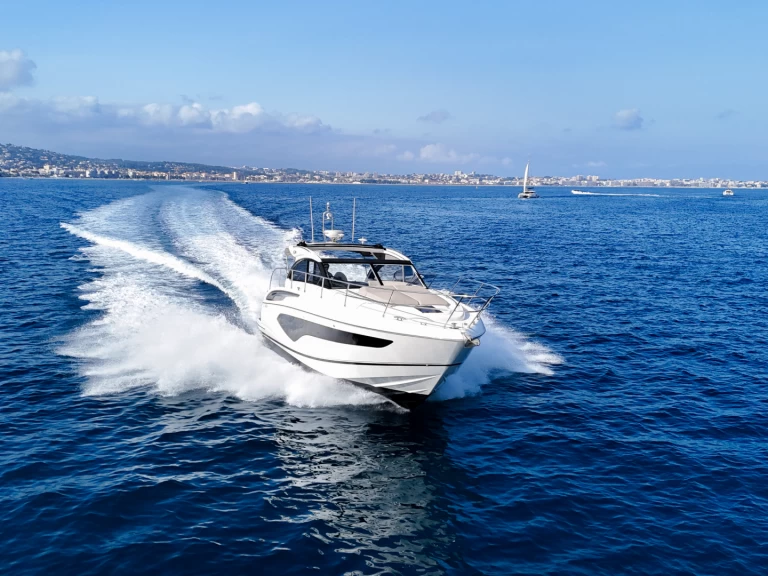Bareboat Rental Luxury Yacht Princess with a boat licence