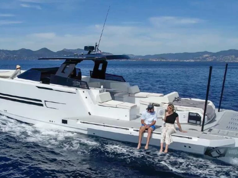 Motorboat for rent Golfe-Juan at the best price