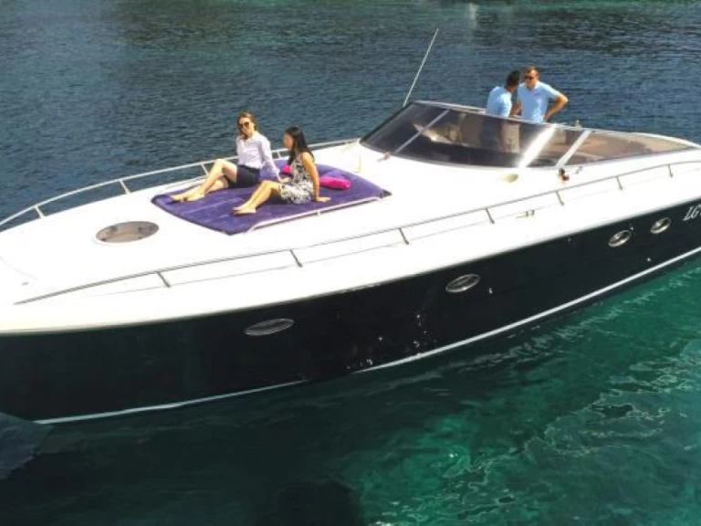Motorboat for rent Juan-les-Pins at the best price