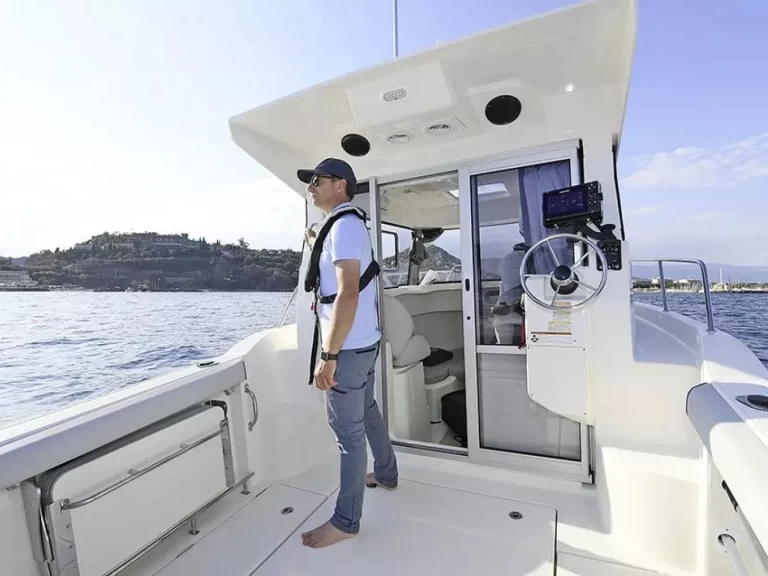 Motorboat for rent Trébeurden at the best price
