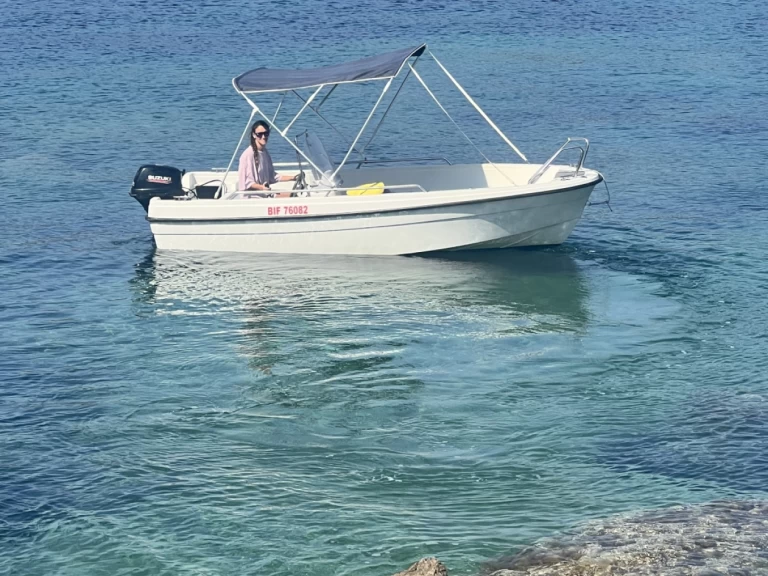 Motorboat for rent Galéria at the best price