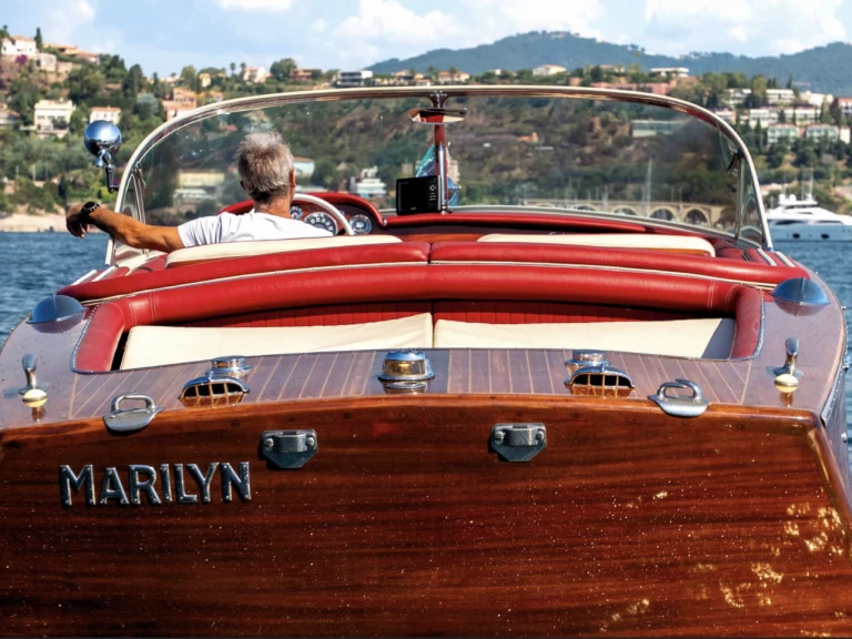 Motorboat for rent Mandelieu-la-Napoule at the best price