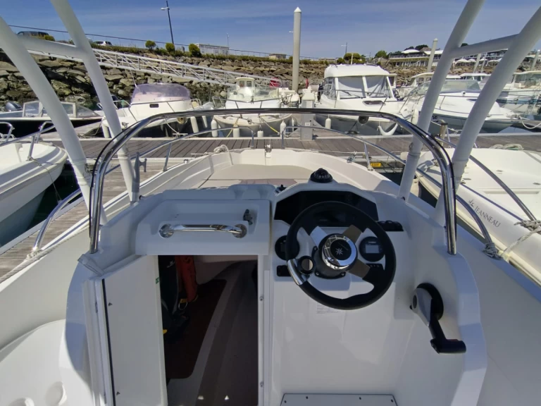 Rent a Jeanneau Cap Camarat 5.5 CC Serie 2 Saint-Quay-Portrieux