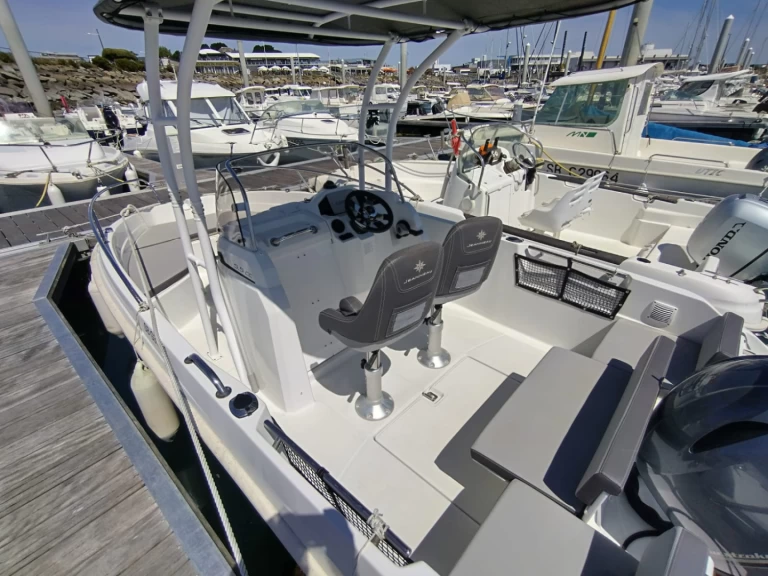 Yacht charter Saint-Quay-Portrieux cheap Cap Camarat 5.5 CC Serie 2