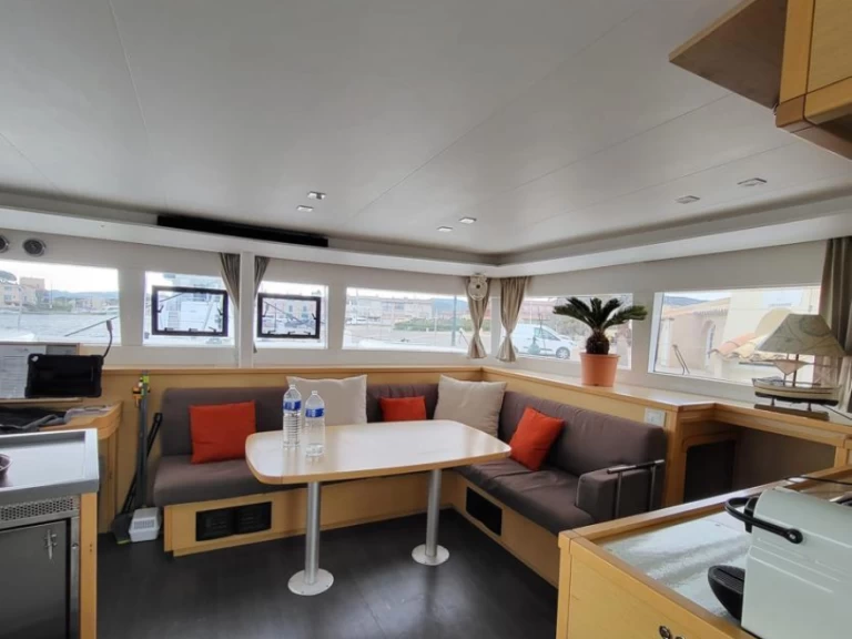 Lagoon Lagoon 450 F in Port Grimaud on SamBoat